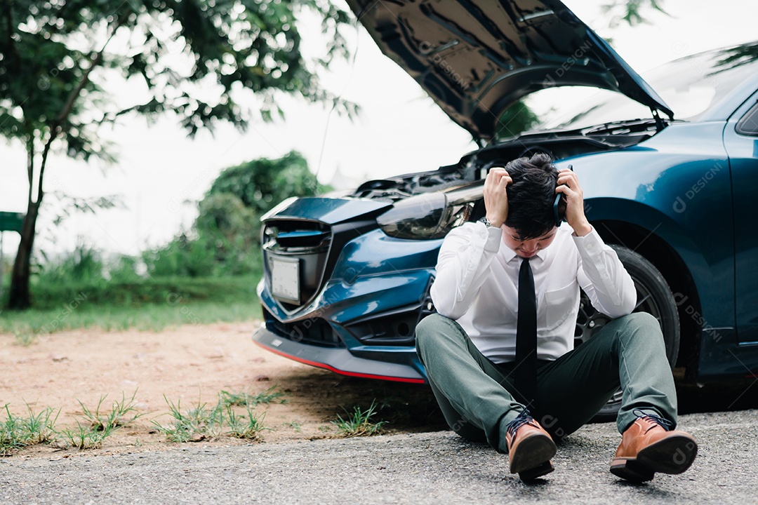 O empresário asiático quebrou o motor do carro