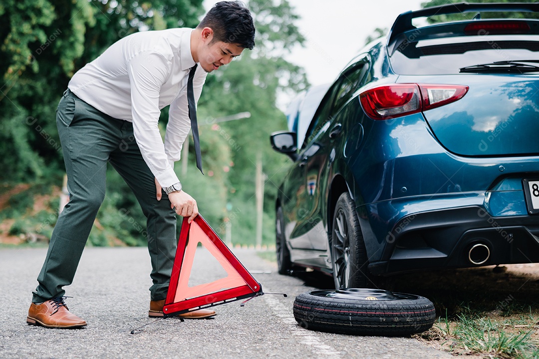 O empresário asiático quebrou o motor do carro