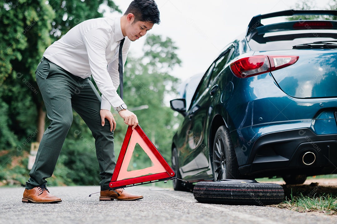 O empresário asiático quebrou o motor do carro