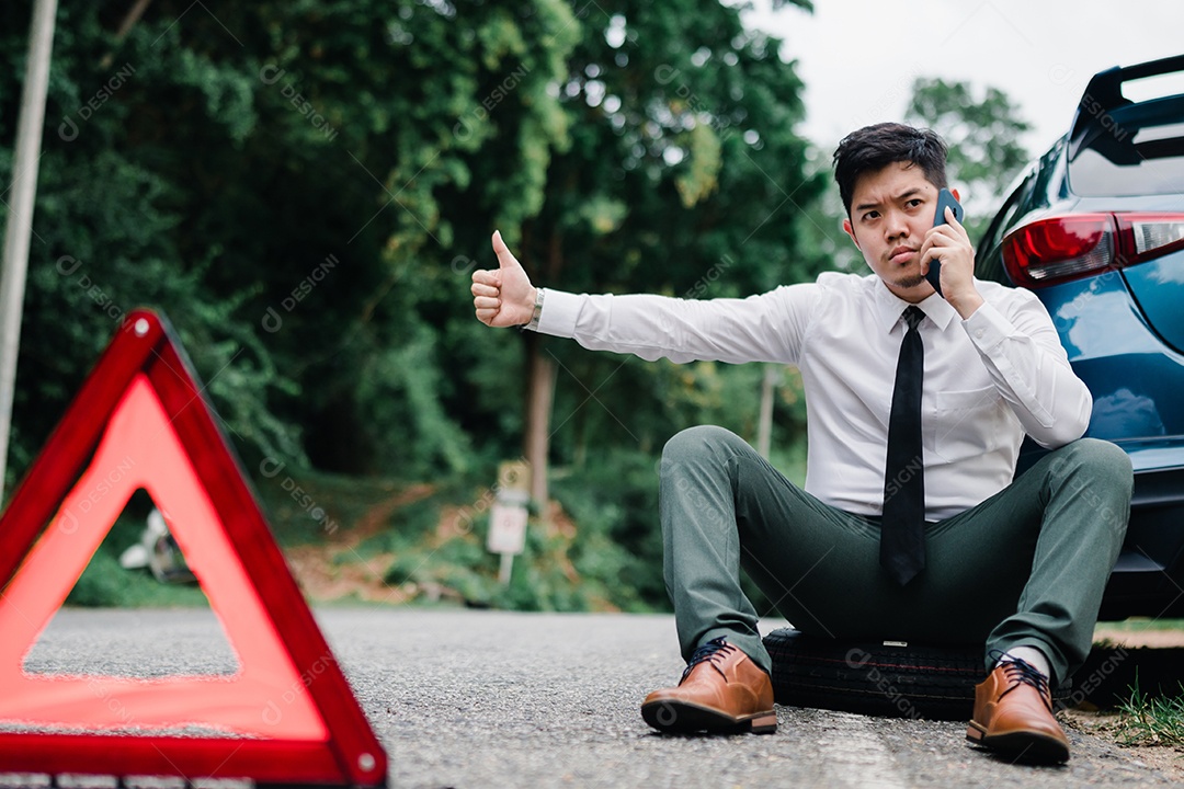 O empresário asiático quebrou o motor do carro