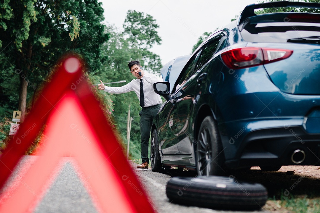 O empresário asiático quebrou o motor do carro
