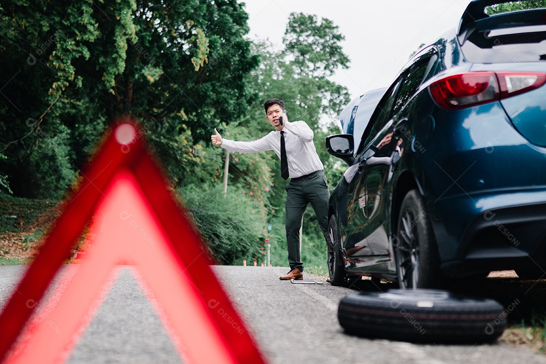 O empresário asiático quebrou o motor do carro