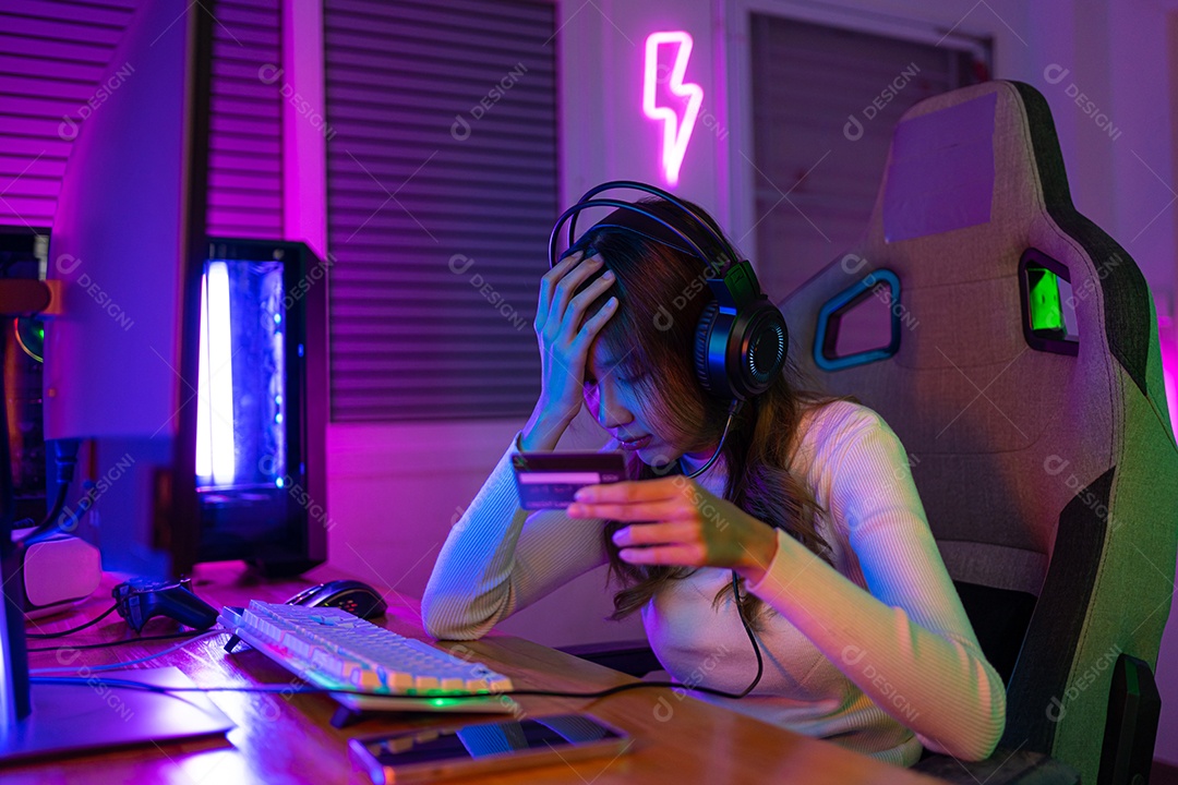 Recarregue o jogo online com o conceito de cartão de crédito.