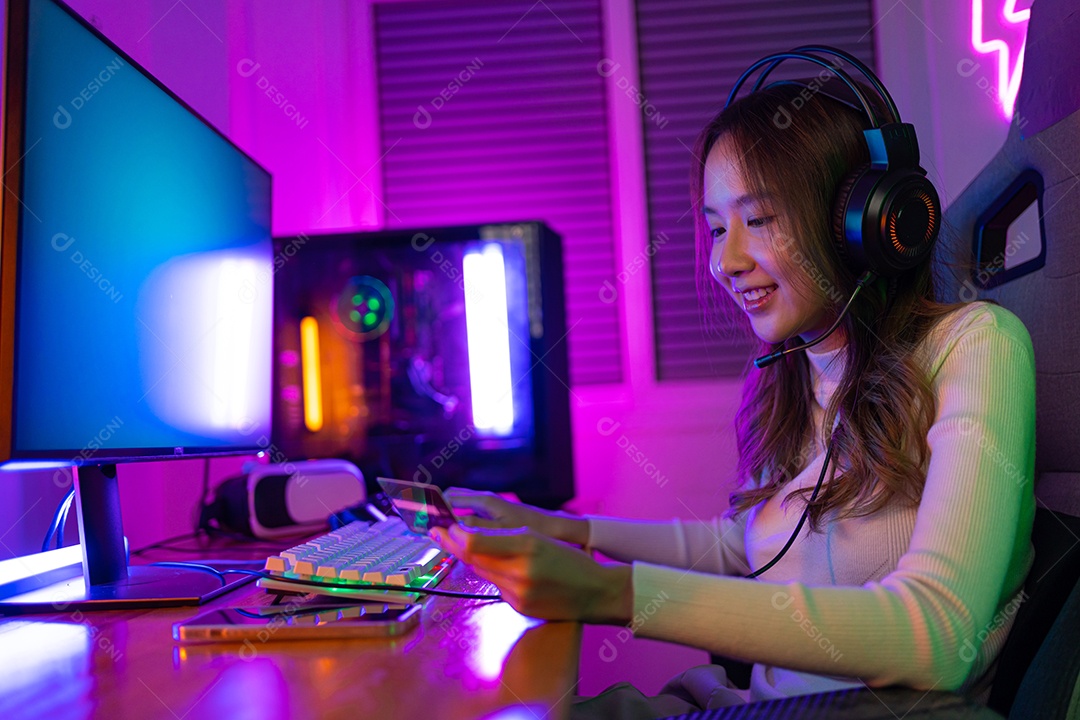 Recarregue o jogo online com o conceito de cartão de crédito.