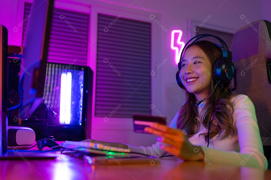 Recarregue o jogo online com o conceito de cartão de crédito.