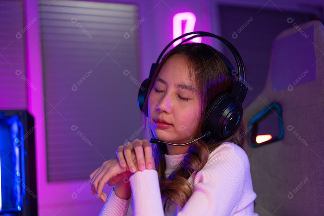 Conceito de dor no pulso. Jogador e E-Sport online