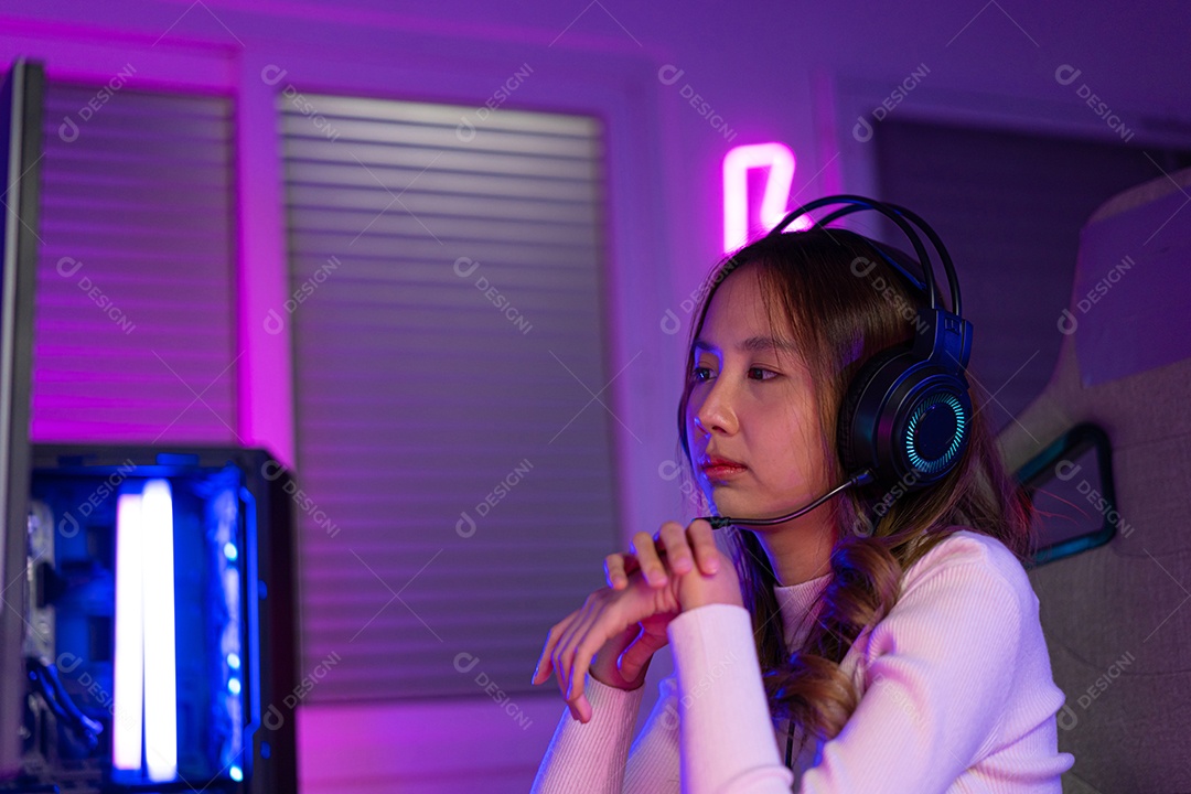 Conceito de dor no pulso. Jogador e E-Sport online