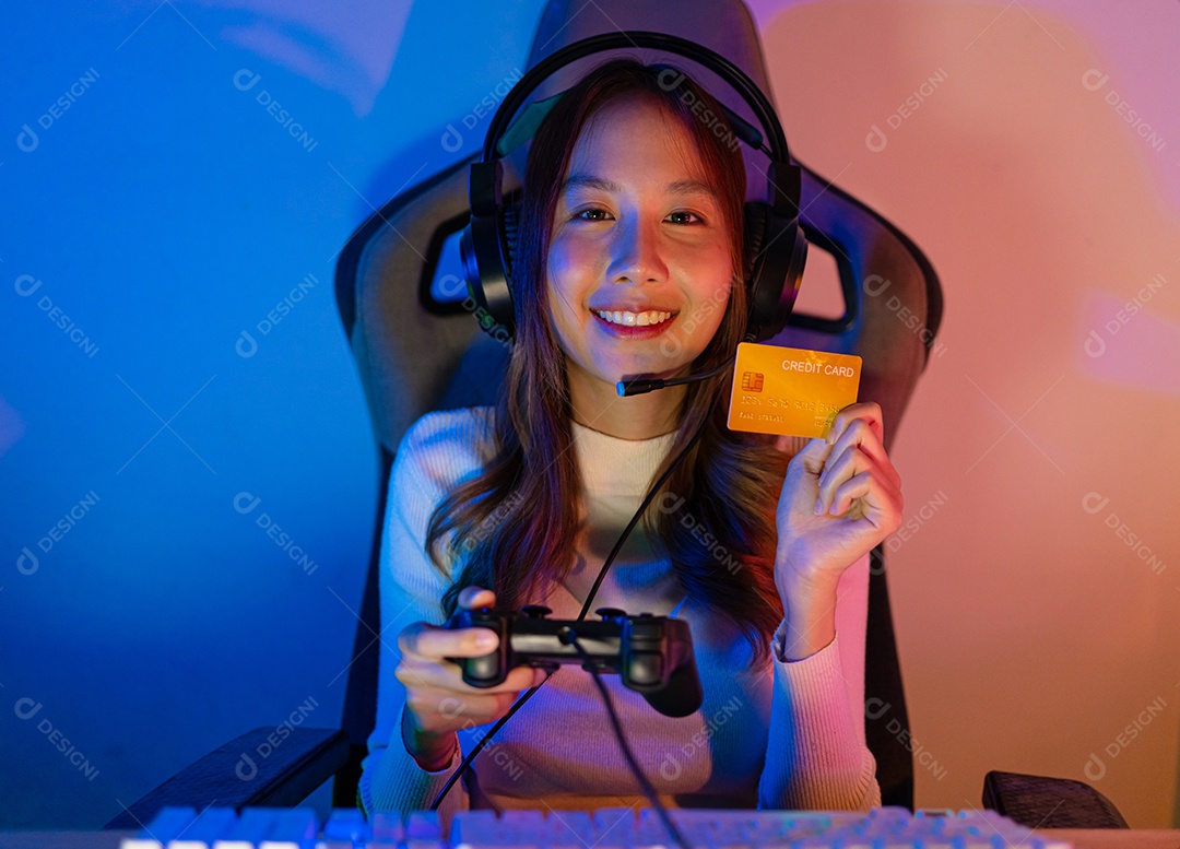 Recarregue o jogo online com o conceito de cartão de crédito.