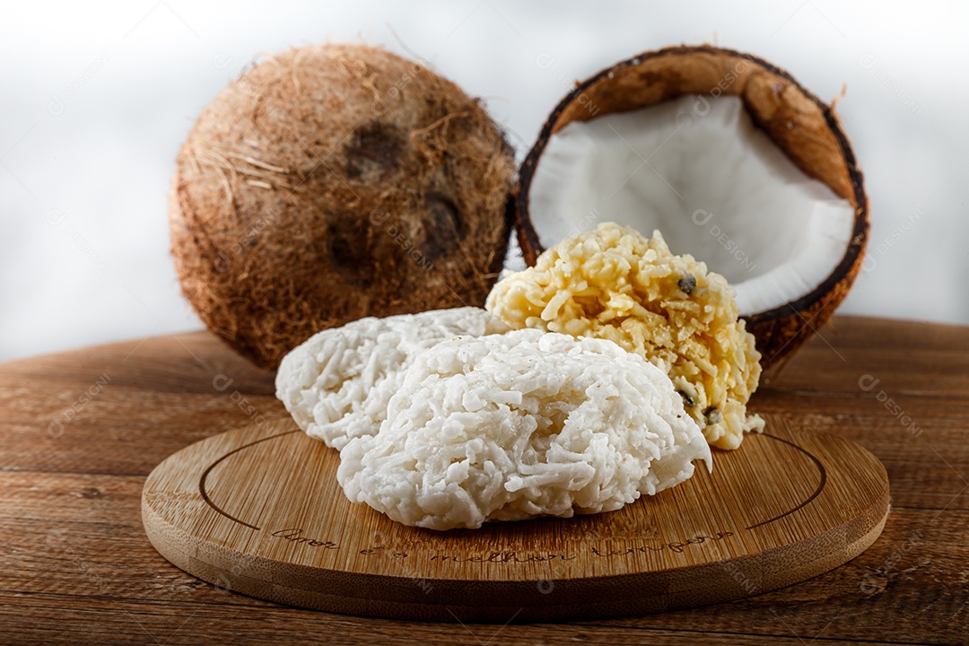 Cocada, doce de coco. Doce de coco tradicional brasileiro.