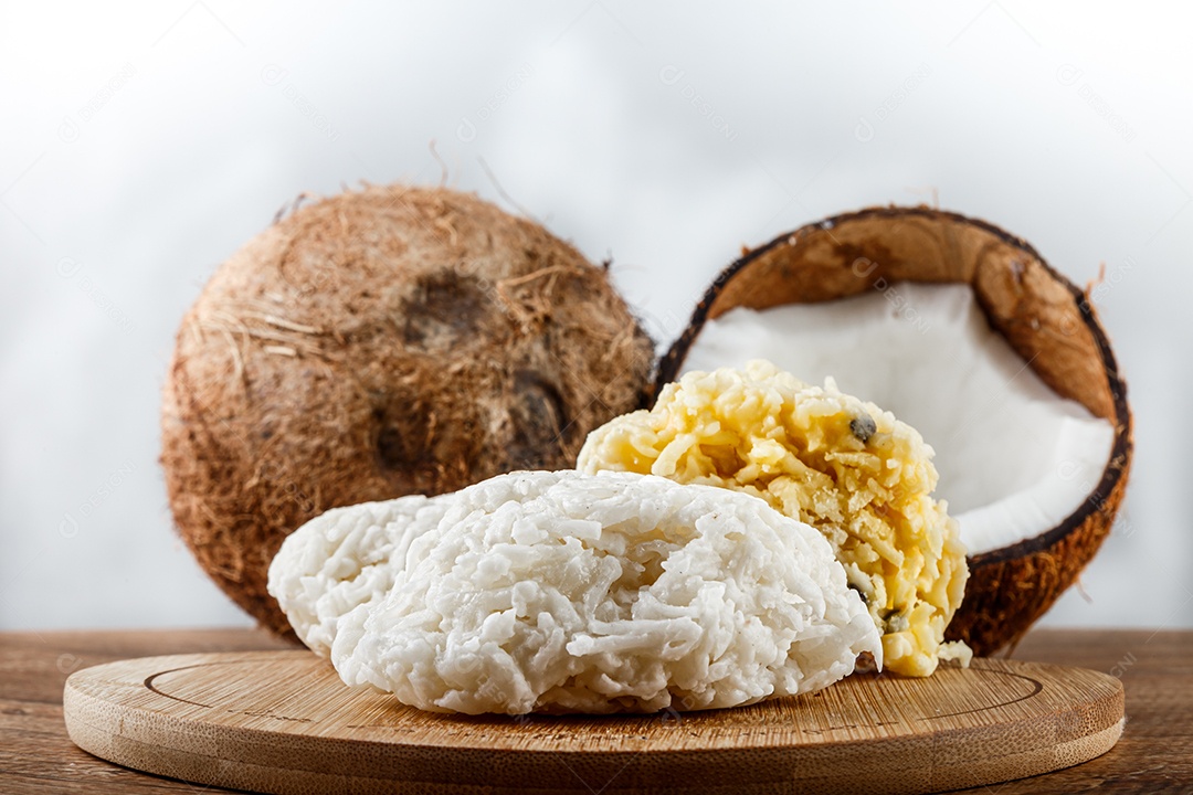 Cocada, doce de coco. Doce de coco tradicional brasileiro.