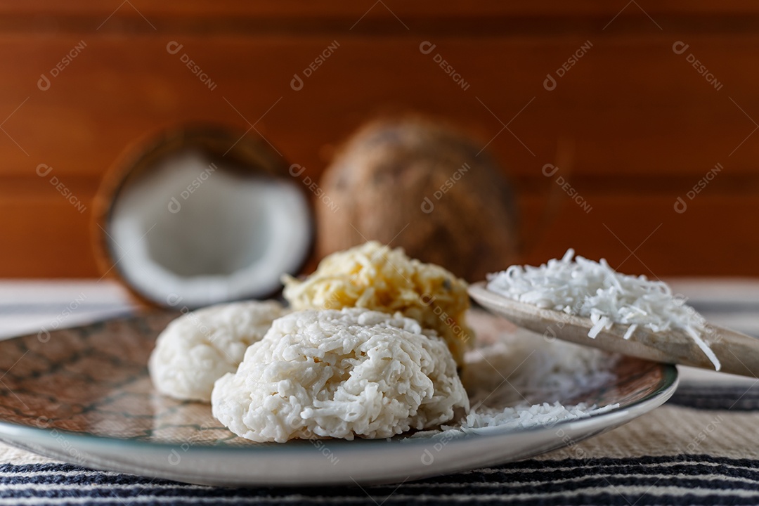 Cocada, doce de coco. Doce de coco tradicional brasileiro.