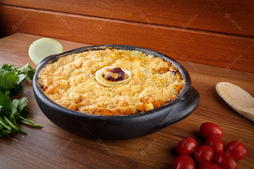 Torta caseira vegetariana, azeitona com tomate, cebola e legumes. Torta Capixaba