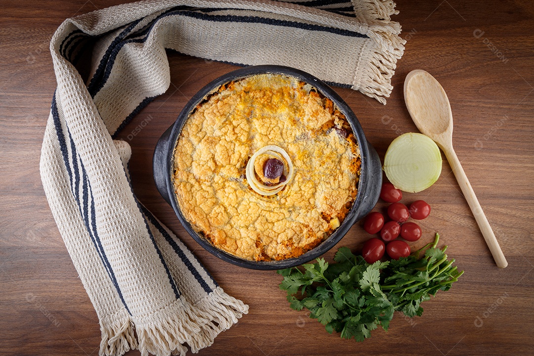 Torta caseira vegetariana, azeitona com tomate, cebola e legumes. Torta Capixaba