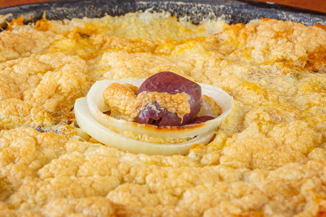 Torta caseira vegetariana, azeitona com tomate, cebola e legumes. Torta Capixaba
