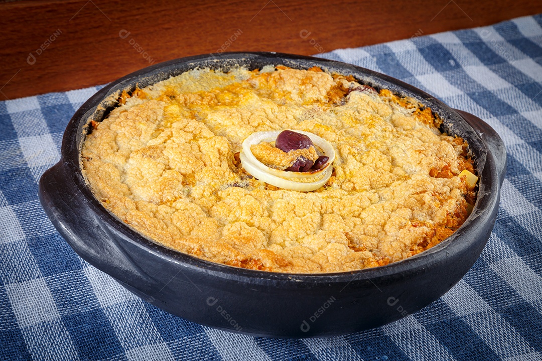 Torta caseira vegetariana, azeitona com tomate, cebola e legumes. Torta Capixaba