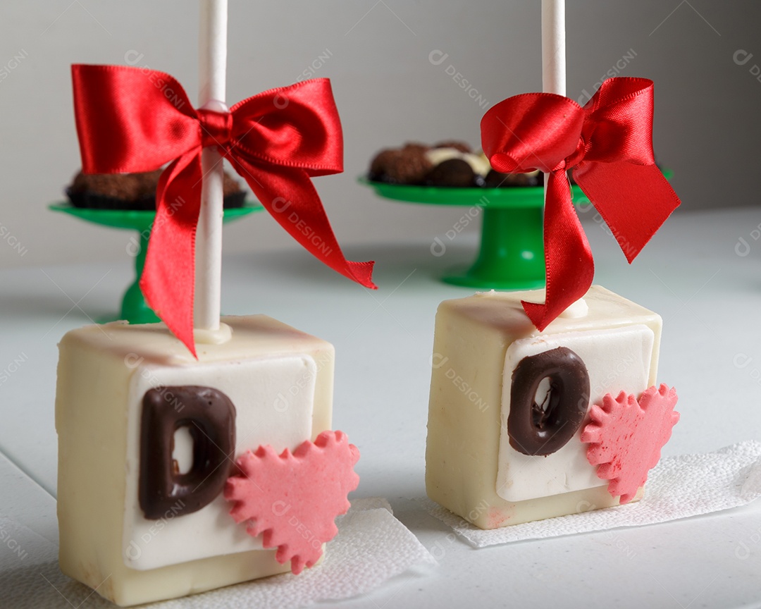 Doces de aniversário personalizados