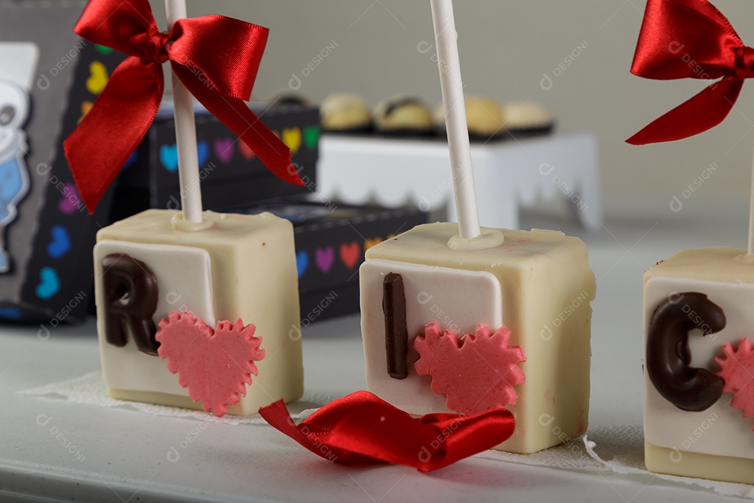 Doces de aniversário personalizados