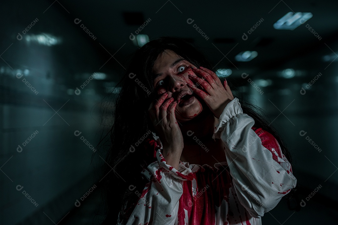 Menina fantasma assustadora festival de halloween.