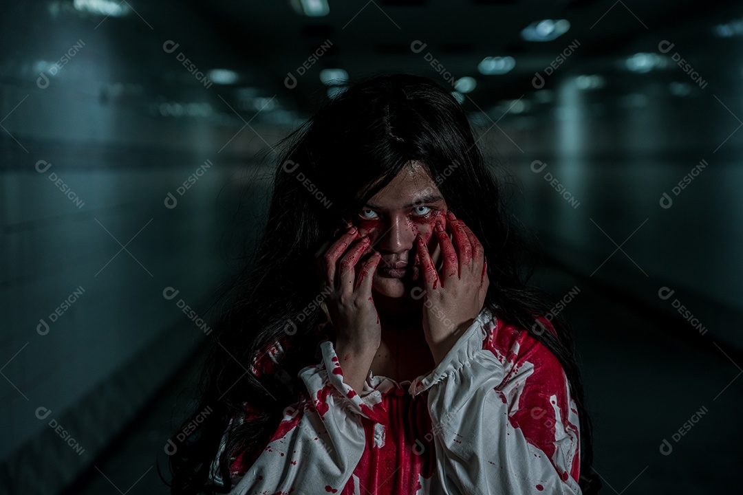 Menina fantasma assustadora festival de halloween.