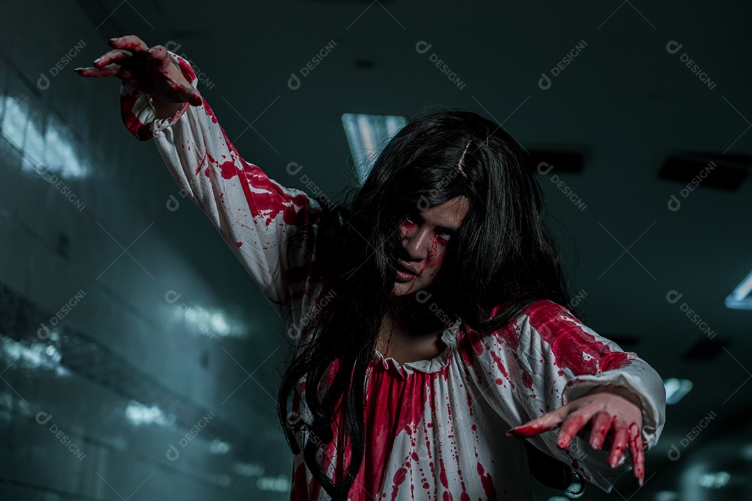 Menina fantasma assustadora festival de halloween.