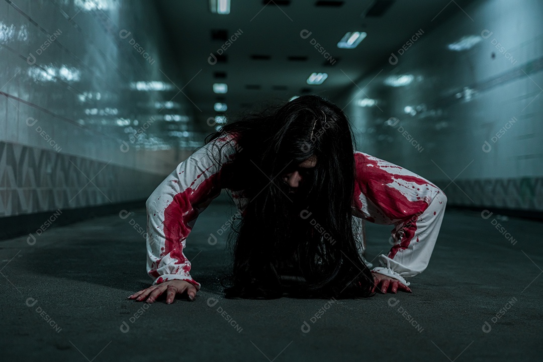 Menina fantasma assustadora festival de halloween.