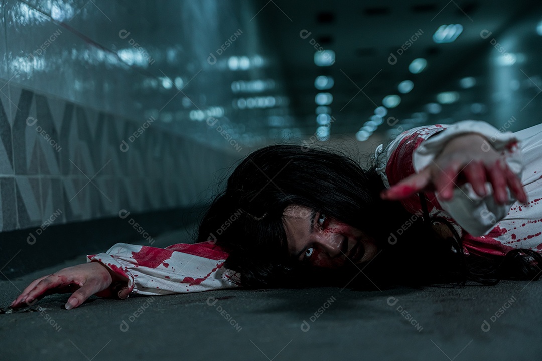 Menina fantasma assustadora festival de halloween.