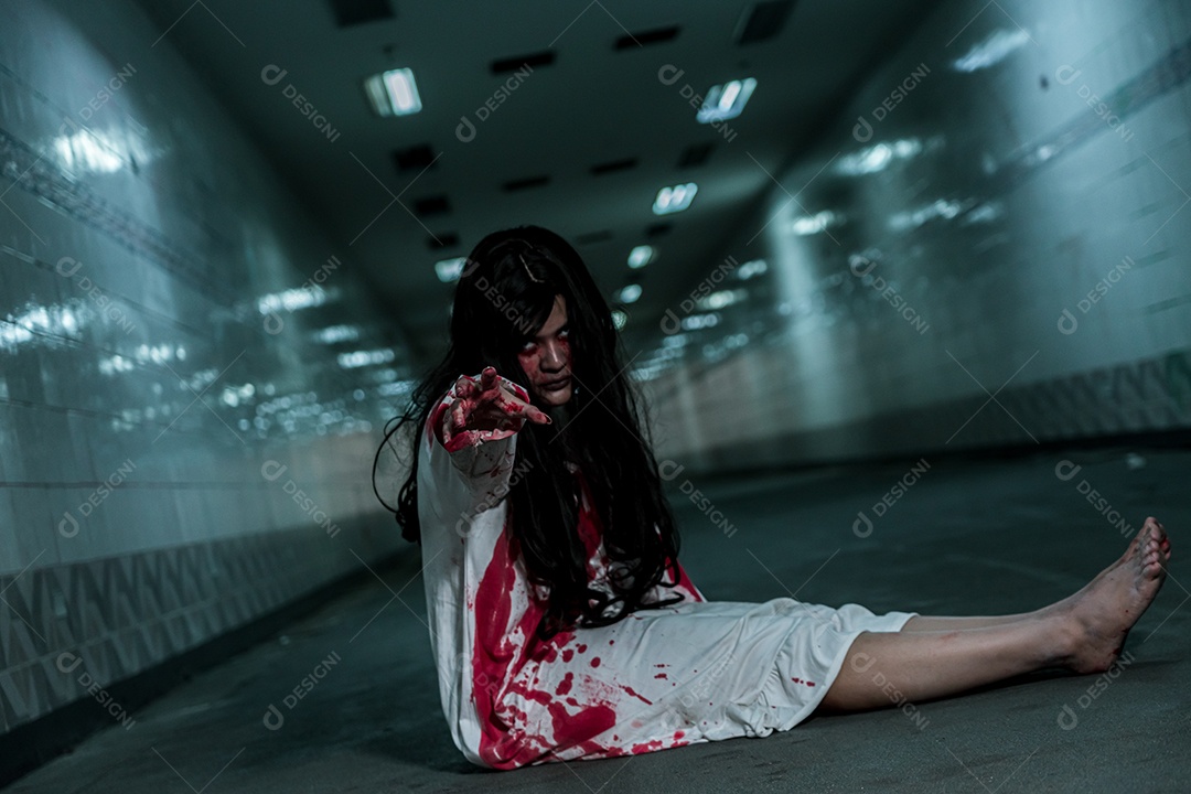 Menina fantasma assustadora festival de halloween.