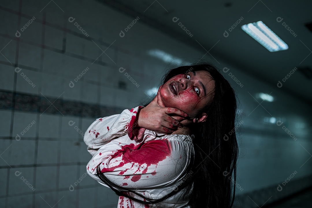 Menina fantasma assustadora festival de halloween.