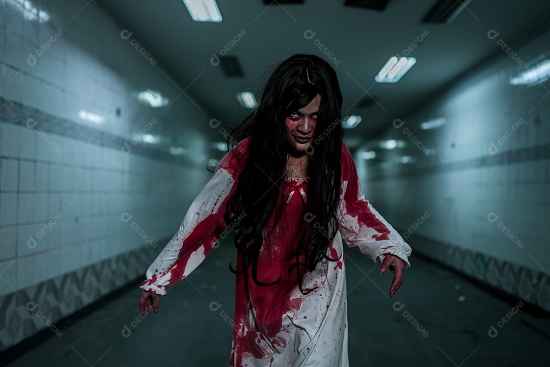 Menina fantasma assustadora festival de halloween.