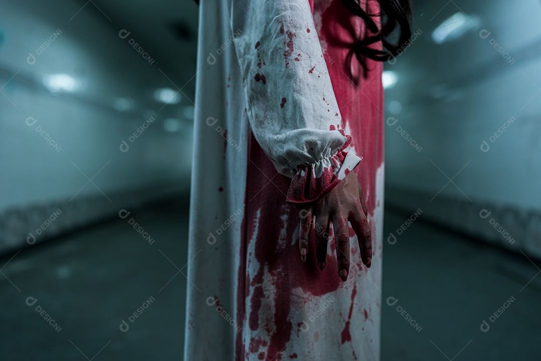 Menina fantasma assustadora festival de halloween.