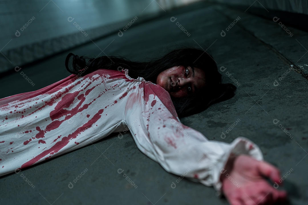 Menina fantasma assustadora festival de halloween.