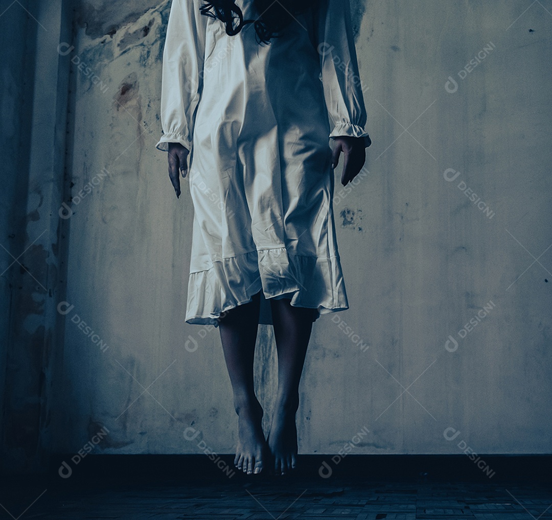 Menina fantasma assustadora festival de halloween.