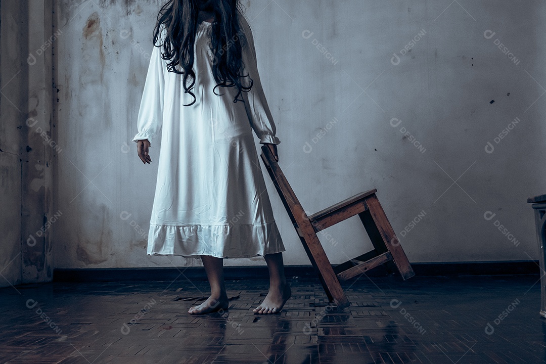 Menina fantasma assustadora festival de halloween.