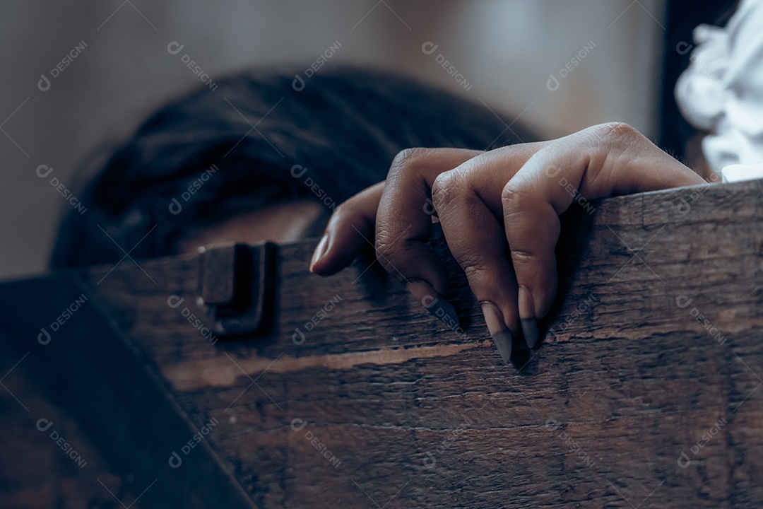 Menina fantasma assustadora festival de halloween.