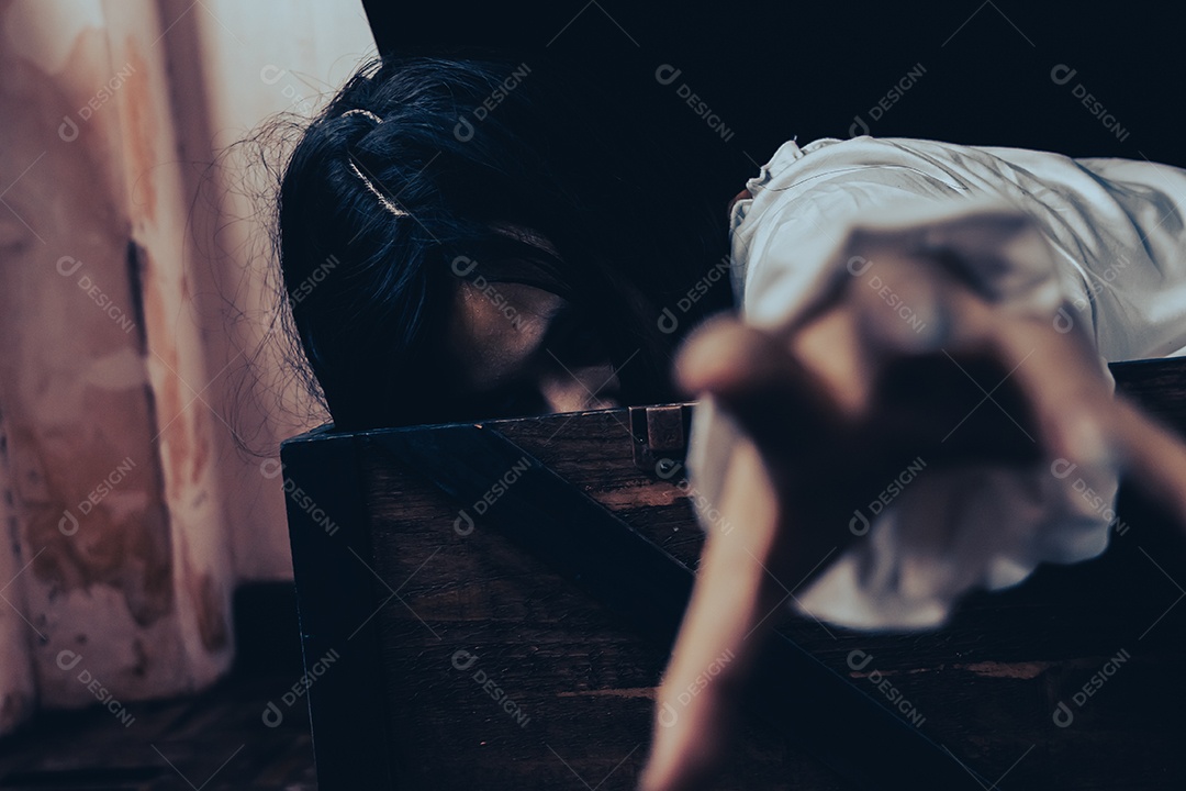 Menina fantasma assustadora festival de halloween.