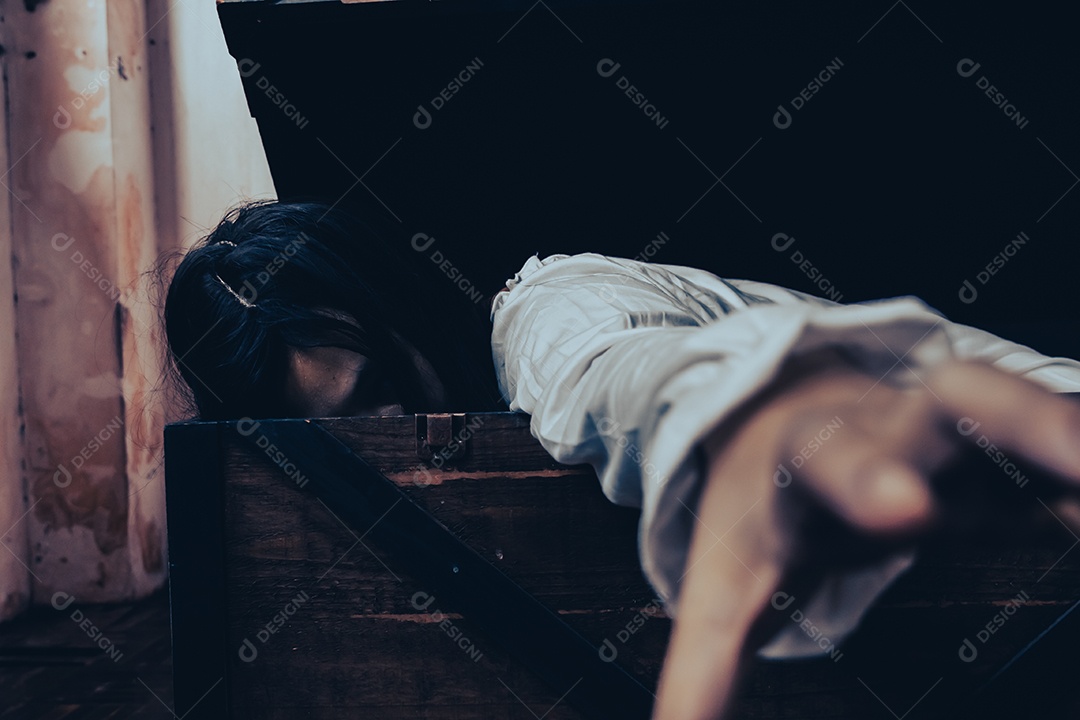 Menina fantasma assustadora festival de halloween.