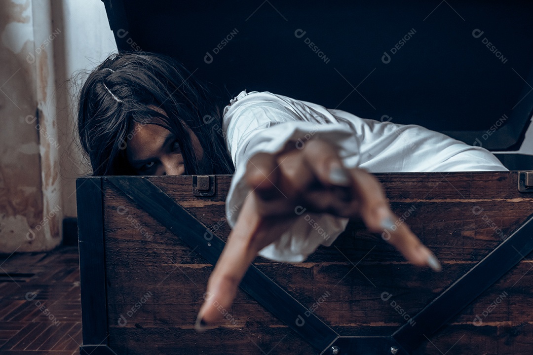 Menina fantasma assustadora festival de halloween.