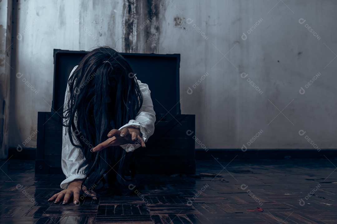 Menina fantasma assustadora festival de halloween.