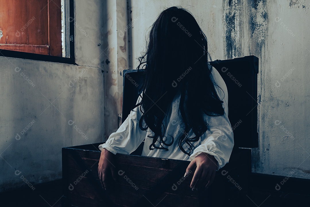 Menina fantasma assustadora festival de halloween.