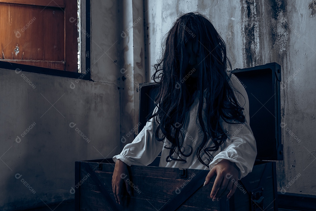 Menina fantasma assustadora festival de halloween.