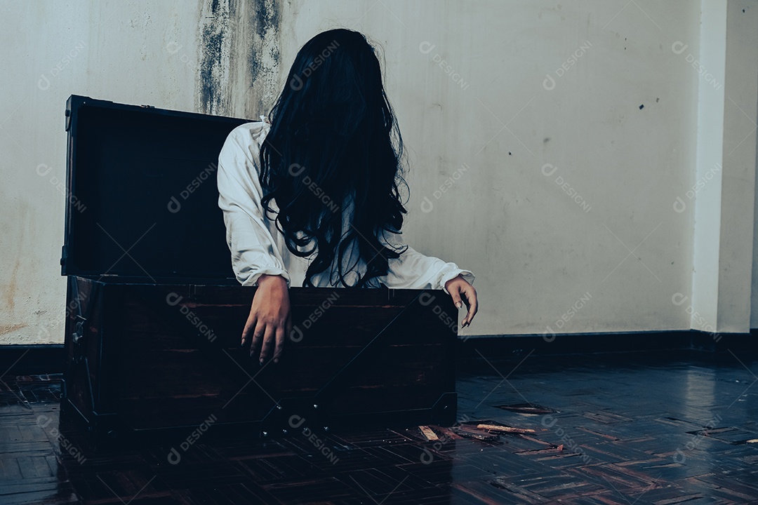 Menina fantasma assustadora festival de halloween.