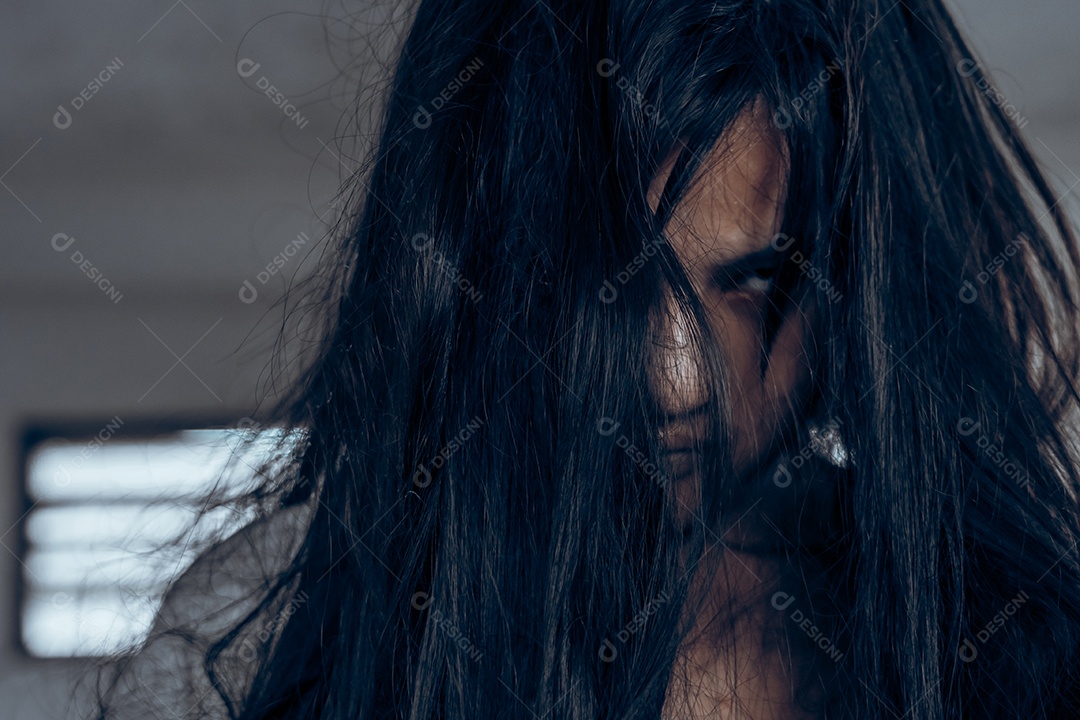 Menina fantasma assustadora festival de halloween.