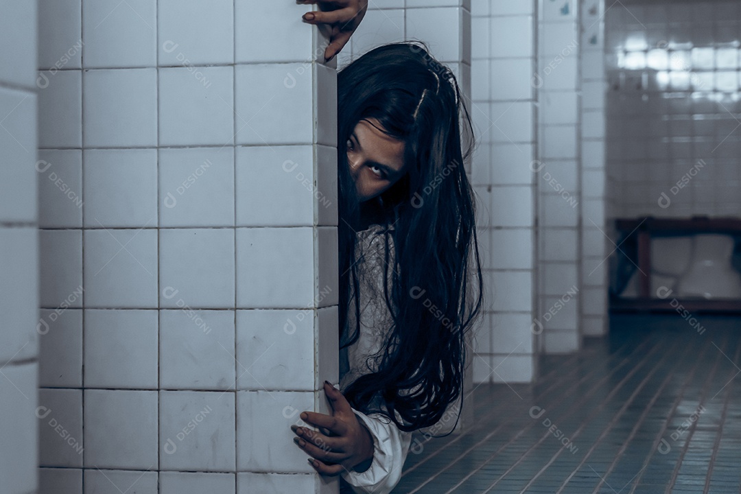 Menina fantasma assustadora festival de halloween.