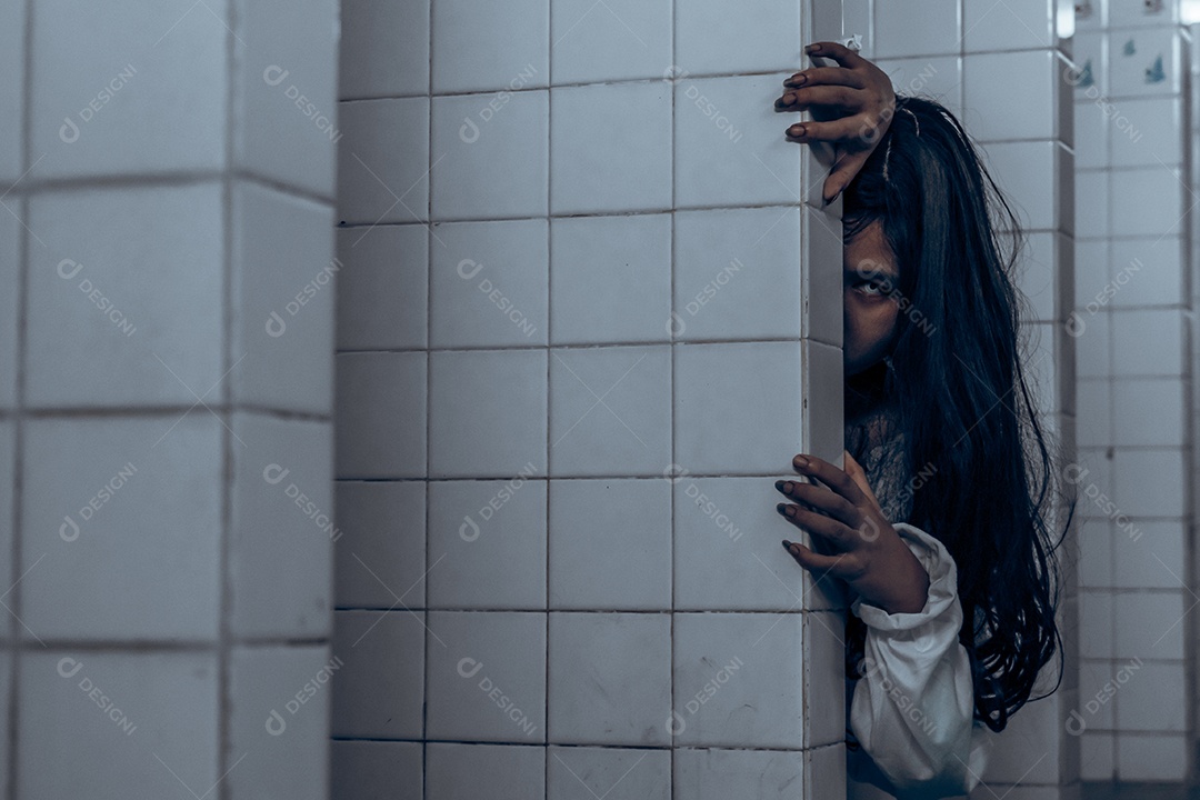 Menina fantasma assustadora festival de halloween.