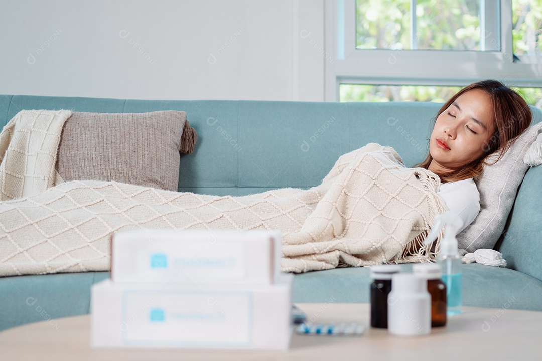 A caixa de primeiros socorros da Covid, paciente se recupera em repouso