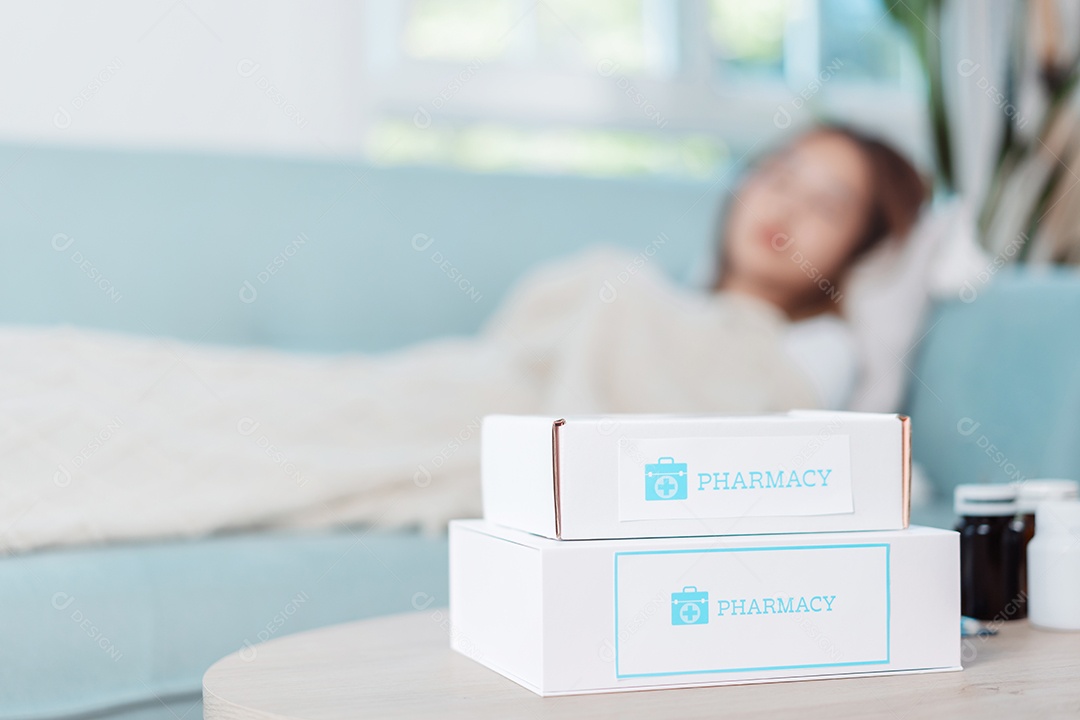 A caixa de primeiros socorros da Covid, paciente se recupera em repouso