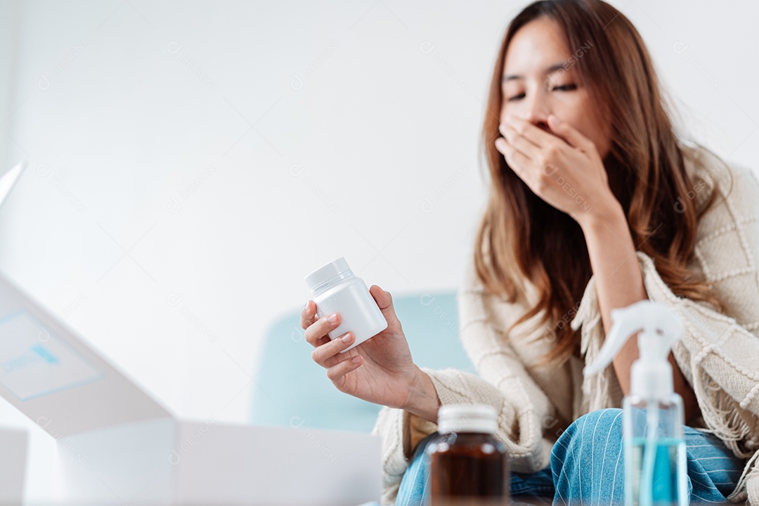 A caixa de primeiros socorros da Covid, paciente se recupera em repouso