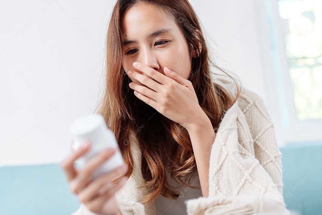 A caixa de primeiros socorros da Covid, mulher se recuperando