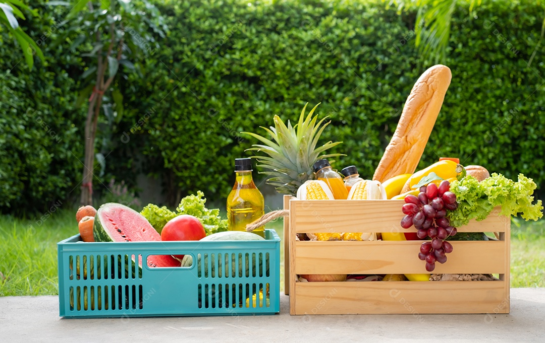 Comida em caixa de madeira, alimentação saudável e fresca, entregue em casa