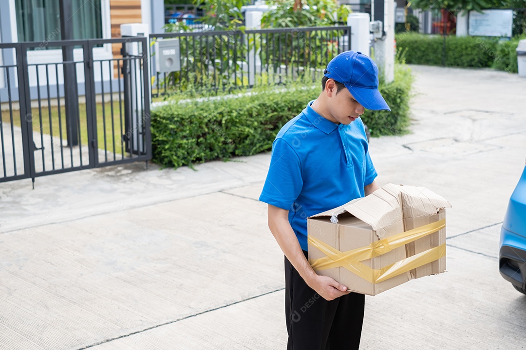 Homem entregador serviço expresso